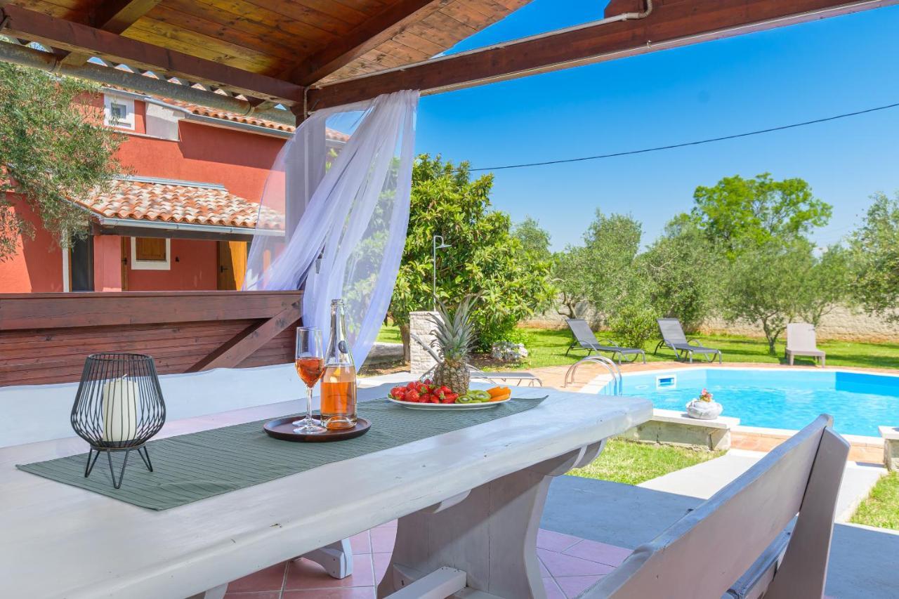 Villa Carla With Private Pool & Kids Playground - Pet Friendly Mutvoran Экстерьер фото