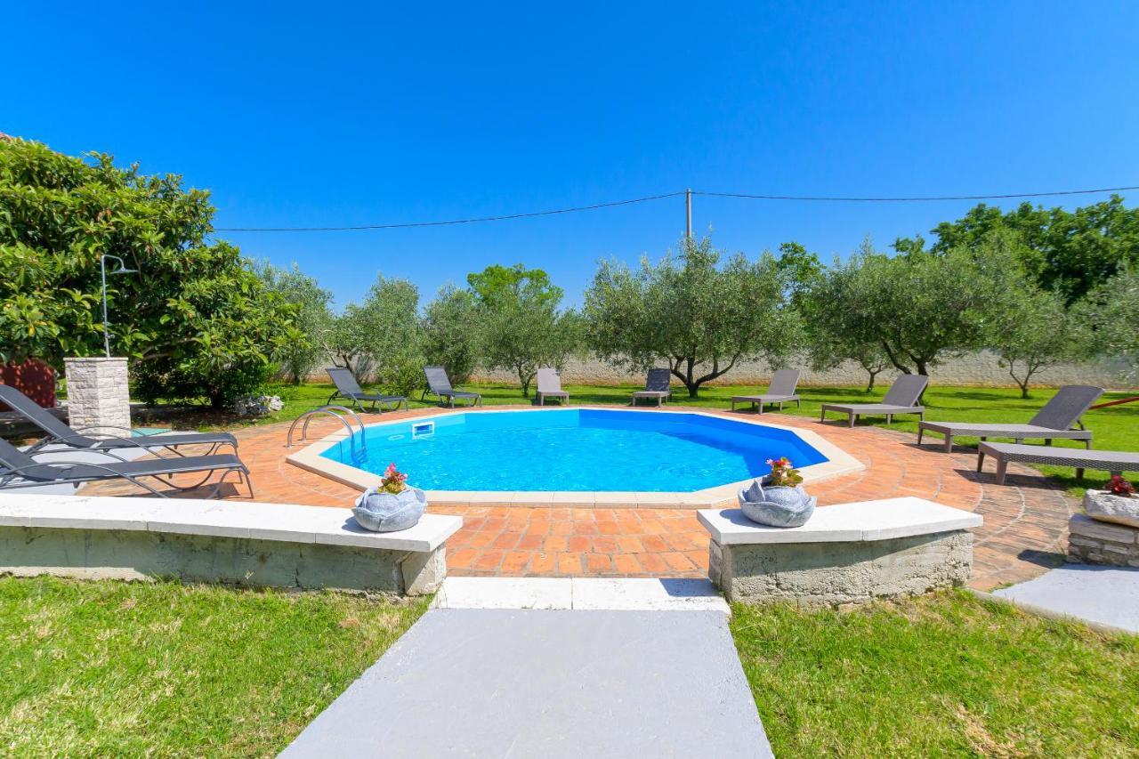 Villa Carla With Private Pool & Kids Playground - Pet Friendly Mutvoran Экстерьер фото