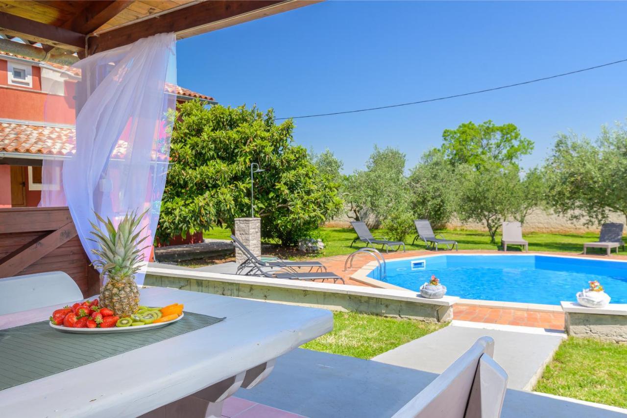 Villa Carla With Private Pool & Kids Playground - Pet Friendly Mutvoran Экстерьер фото