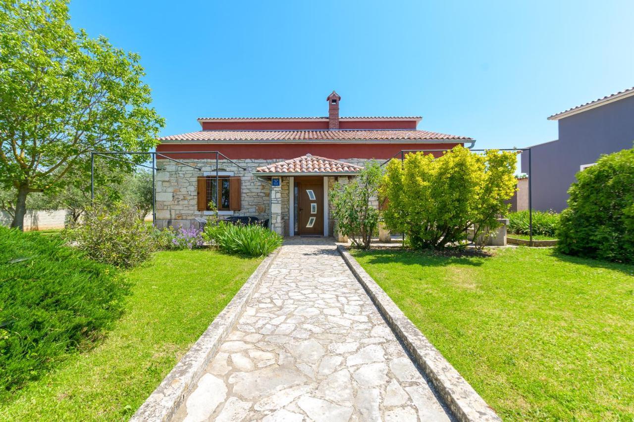Villa Carla With Private Pool & Kids Playground - Pet Friendly Mutvoran Экстерьер фото