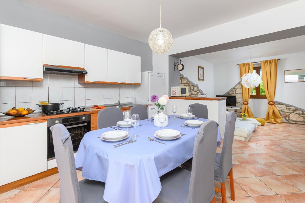 Villa Carla With Private Pool & Kids Playground - Pet Friendly Mutvoran Экстерьер фото