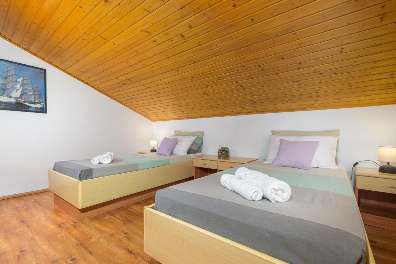 Villa Carla With Private Pool & Kids Playground - Pet Friendly Mutvoran Экстерьер фото