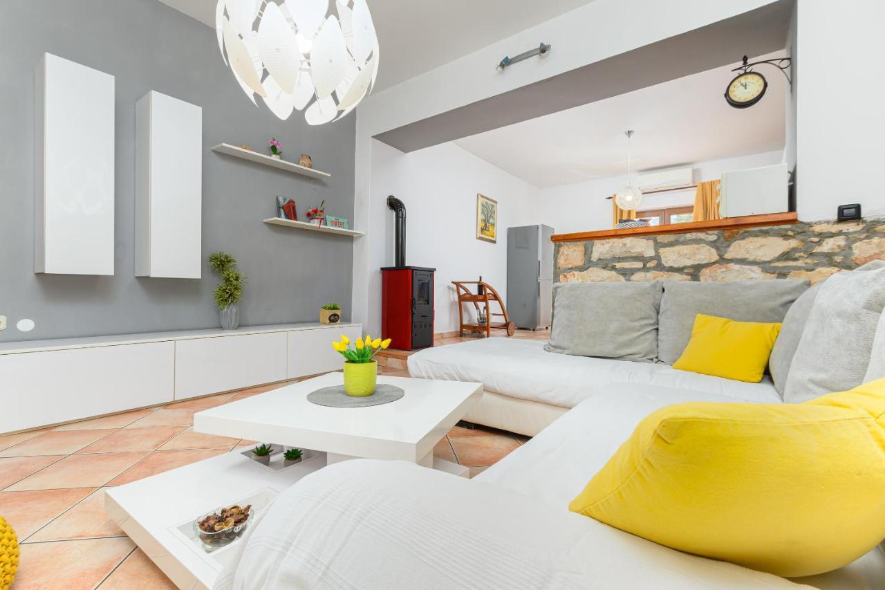 Villa Carla With Private Pool & Kids Playground - Pet Friendly Mutvoran Экстерьер фото